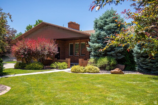 148 S Sunnybrook Dr, Salina, UT 84654 - view of front of property featuring a chimney and a front yard