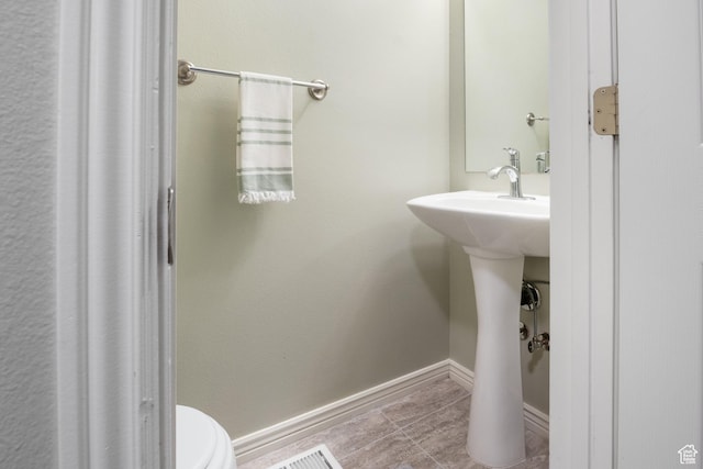 486 N 200 E, Santaquin, UT 84655 - bathroom featuring toilet, a sink, and baseboards