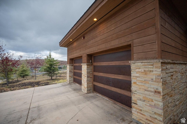 6412 Golden Bear Loop W, Park City, UT 84098 - garage featuring driveway