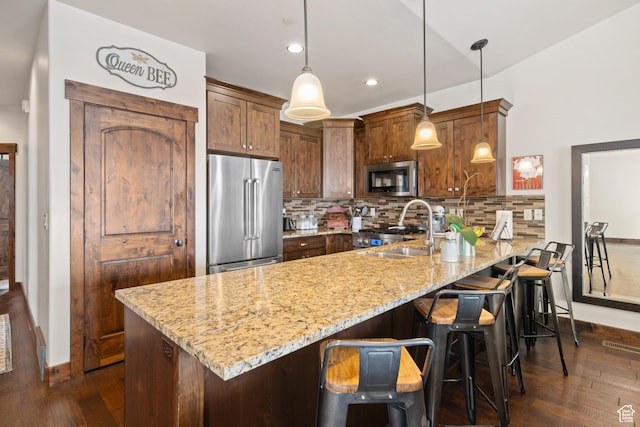 980 W White Cloud Trl, Hideout, UT 84036 - kitchen featuring appliances with stainless steel finishes, a peninsula, dark wood-type flooring, backsplash, and recessed lighting