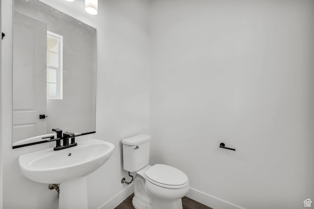 652 W Emerald Point Dr Unit 131, St George, UT 84790 - bathroom featuring baseboards, toilet, wood finished floors, and a sink