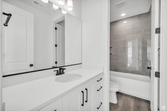 652 W Emerald Point Dr Unit 131, St George, UT 84790 - full bathroom featuring vanity, toilet, wood finished floors,  shower combination, and recessed lighting