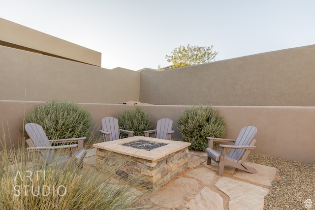 view of patio featuring an outdoor fire pit