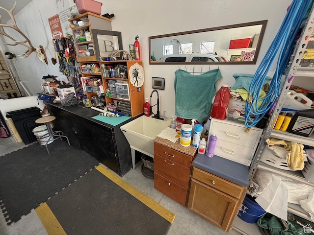 355 S 200 W, Orangeville, UT 84537 - office area with sink