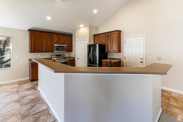 kitchen featuring a kitchen island, sink, stainless steel appliances, and high vaulted ceiling