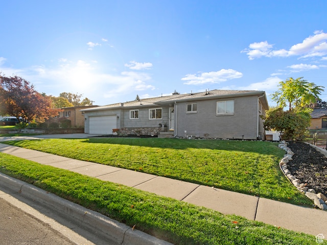 552 E 250 N, Bountiful, UT 84010 - single story home featuring a front yard and a garage