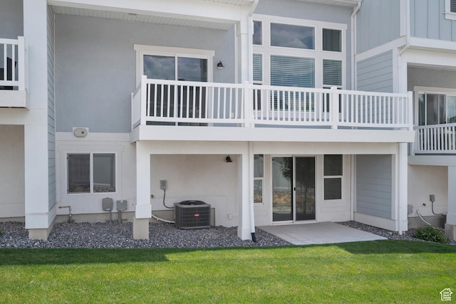 9781 N Aaron Ave Unit 207, Eagle Mountain, UT 84005 - rear view of property featuring a yard and stucco siding