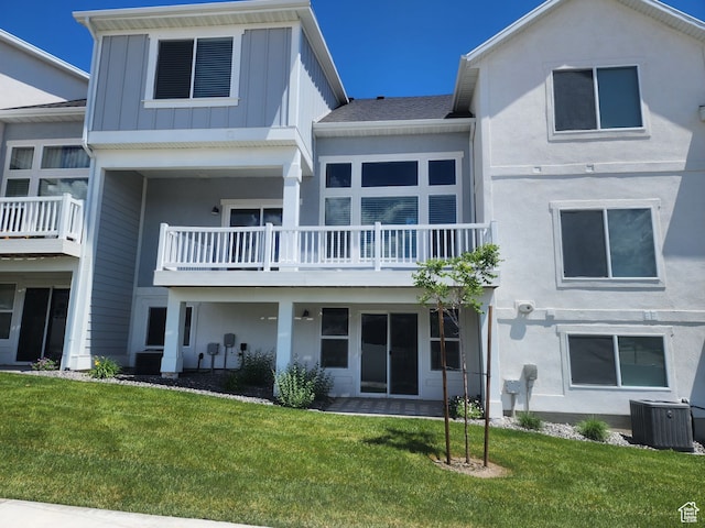 9807 N Aaron Ave Unit 210, Eagle Mountain, UT 84005 - view of front of house featuring a front yard, a balcony, and central AC