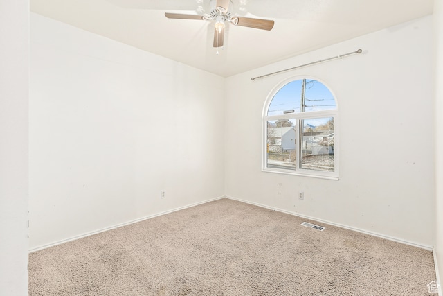 carpeted empty room featuring ceiling fan