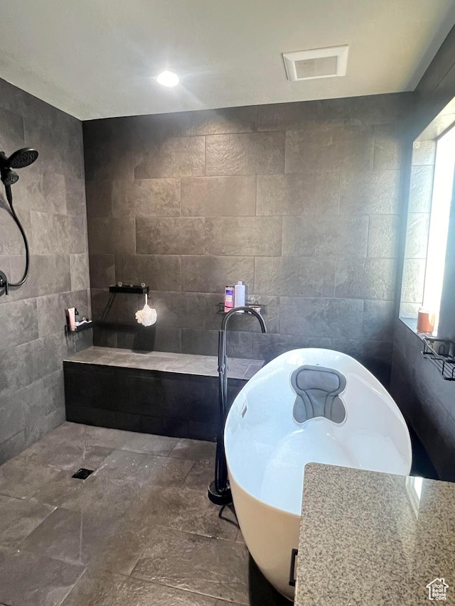 bathroom featuring tile walls