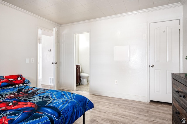 1180 S Cove View Rd, Richfield, UT 84701 - bedroom featuring light hardwood / wood-style floors, crown molding, and ensuite bath