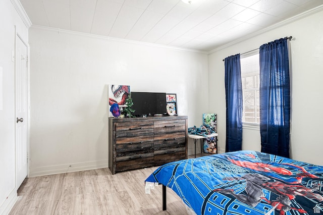 1180 S Cove View Rd, Richfield, UT 84701 - bedroom with light hardwood / wood-style floors and ornamental molding