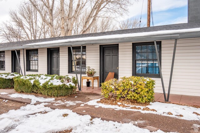 1180 S Cove View Rd, Richfield, UT 84701 - snow covered property entrance featuring covered porch