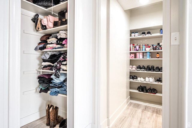 1180 S Cove View Rd, Richfield, UT 84701 - walk in closet featuring light wood-type flooring
