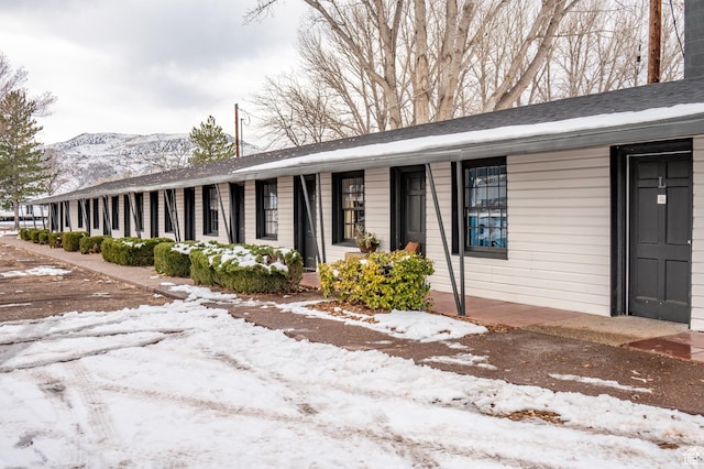 view of front of home with a mountain view