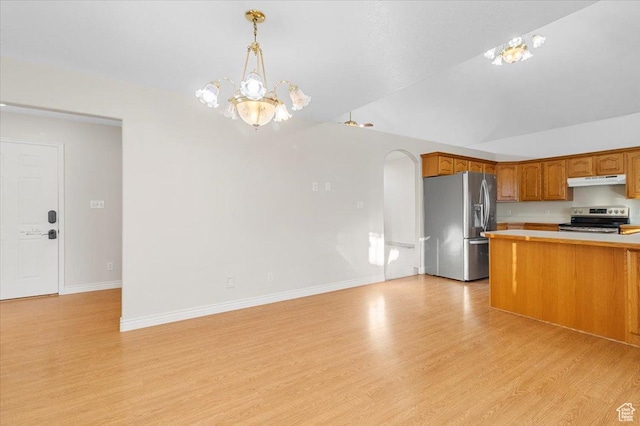 kitchen with stainless steel appliances, a chandelier, vaulted ceiling, decorative light fixtures, and light wood-type flooring