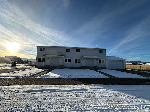 555 N 9th St, Montpelier, ID 83254 - traditional-style home featuring a garage