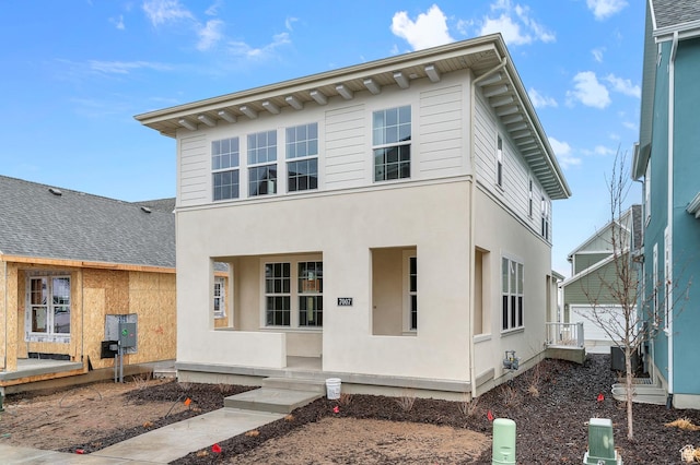 view of front facade featuring stucco siding