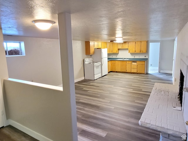 636 E 300 N, American Fork, UT 84003 - kitchen featuring white appliances, baseboards, wood finished floors, and a textured ceiling