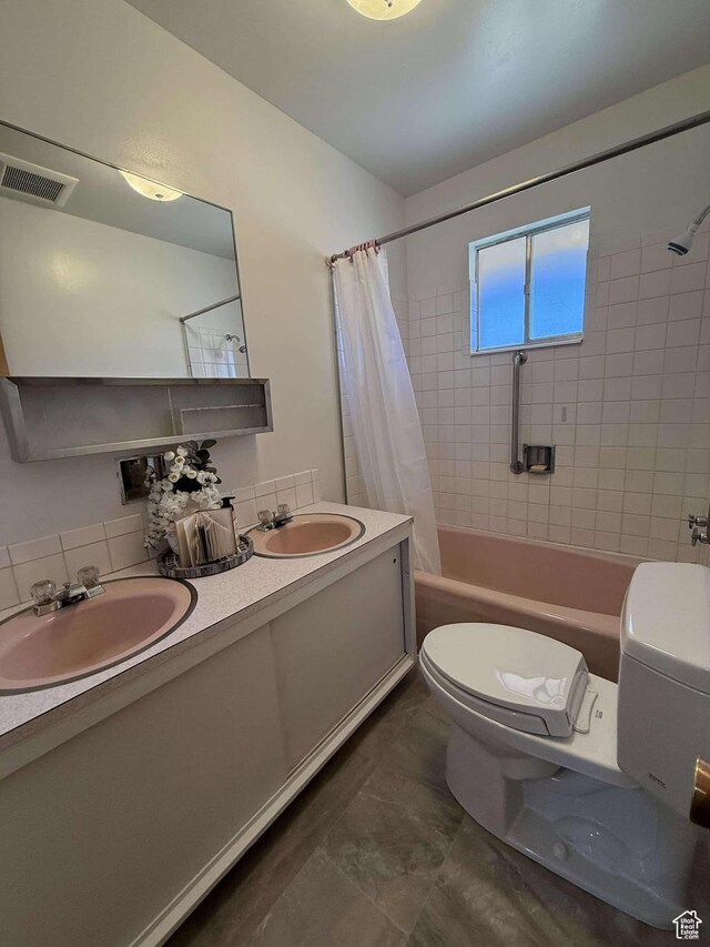 885 N 600 E, Price, UT 84501 - bathroom featuring shower / bath combo with shower curtain and double vanity