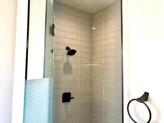 3260 Retreat Dr S, Hurricane, UT 84737 - bathroom featuring tiled shower