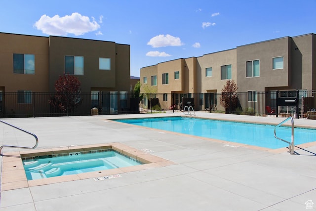 668 W 0470 N, Moab, UT 84532 - community pool with a community hot tub, a patio area, and a residential view