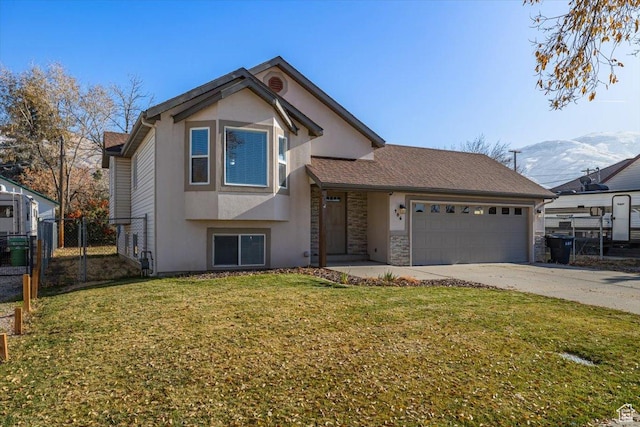 view of front of home featuring a mountain view, a garage, and a front yard