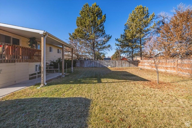 view of yard featuring a patio