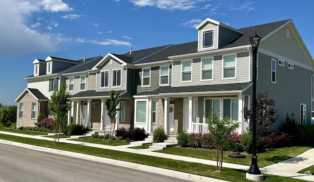 view of front of home with a front lawn