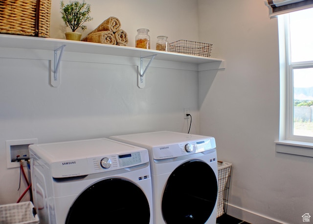 laundry area with laundry area, baseboards, and washer and clothes dryer