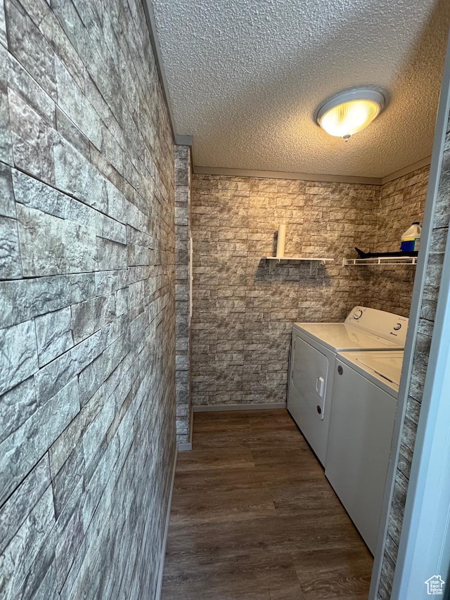 972 E Ridgeway Loop Unit 228, Garden City, UT 84028 - laundry area featuring washer and clothes dryer, a textured ceiling, and dark wood-type flooring