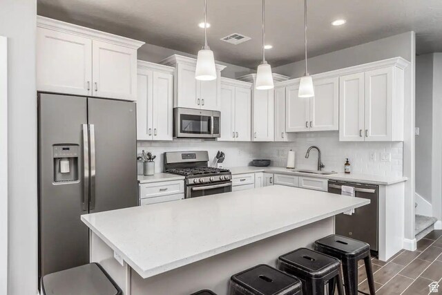 355 N 2020 W, Hurricane, UT 84737 - kitchen featuring a kitchen bar, sink, white cabinetry, and stainless steel appliances