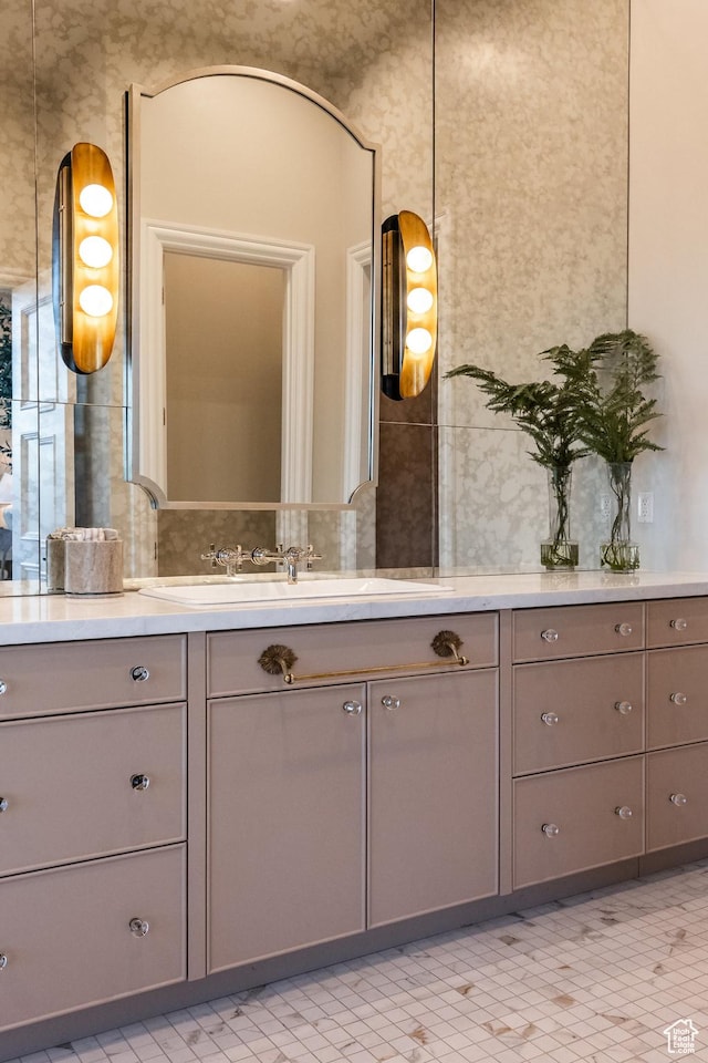 1515 E Bluff Point Dr, Draper, UT 84020 - bathroom featuring vanity