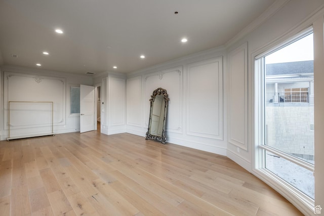 1515 E Bluff Point Dr, Draper, UT 84020 - interior space featuring light hardwood / wood-style floors and ornamental molding