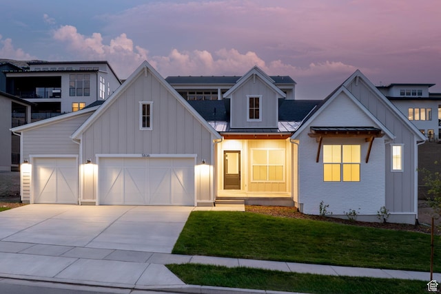 view of front of home featuring a lawn