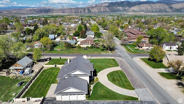birds eye view of property featuring a mountain view