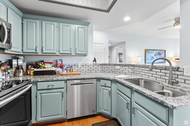 900 Bitner Rd Unit K25, Park City, UT 84098 - kitchen featuring sink, light hardwood / wood-style flooring, decorative backsplash, ceiling fan, and stainless steel appliances