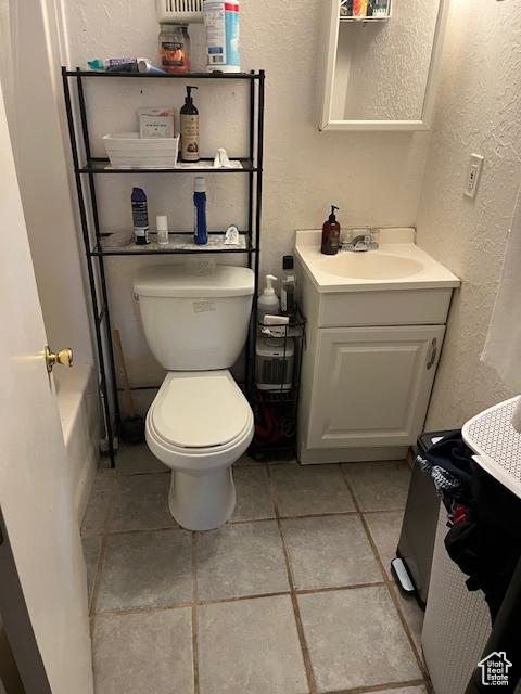 479 N Valeria Dr E, Layton, UT 84041 - bathroom with tile patterned flooring, toilet, vanity, and a textured wall