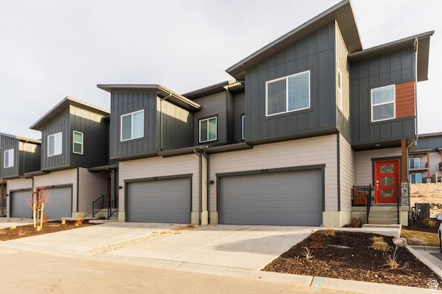 2278 N Canal View Ln, Heber City, UT 84032 - view of front of house with a garage