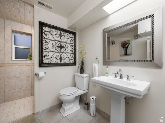 208 S 1100 E, Payson, UT 84651 - bathroom with tiled shower and tile patterned flooring