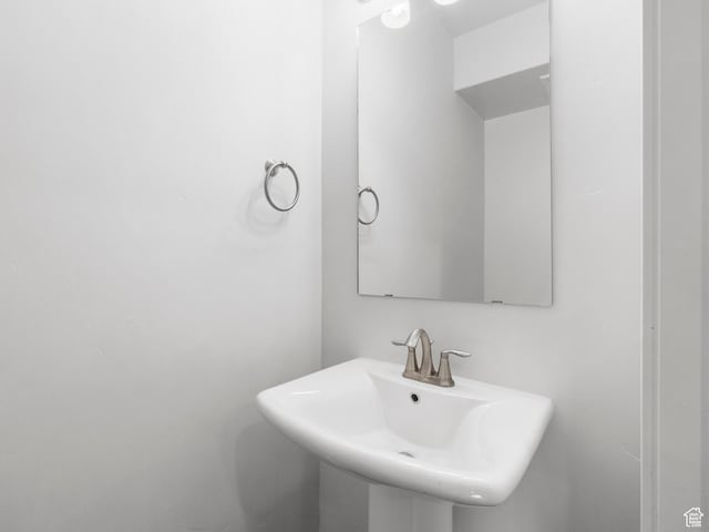 364 S 1580 E, Hyrum, UT 84319 - bathroom featuring sink