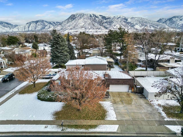 mountain view featuring a residential view