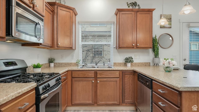 1026 N Shepard Creek Pkwy Unit 4, Farmington, UT 84025 - kitchen with sink, kitchen peninsula, hanging light fixtures, and appliances with stainless steel finishes