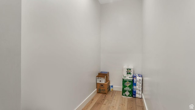 928 N Foxhunter Dr W, Farmington, UT 84025 - laundry room featuring light wood finished floors and baseboards