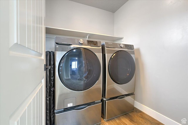 3459 S 2960 E, St George, UT 84790 - laundry room featuring washing machine and clothes dryer, baseboards, wood finished floors, and laundry area