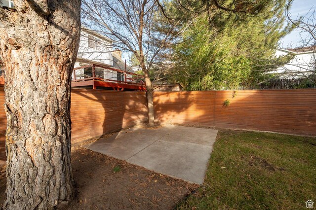 7996 S Sunnyoak Cir E, Cottonwood Heights, UT 84121 - view of yard with a patio area