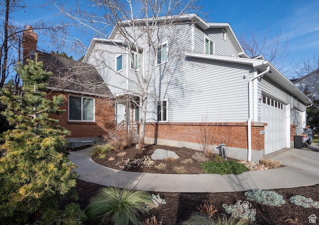 7996 S Sunnyoak Cir E, Cottonwood Heights, UT 84121 - view of property exterior featuring a garage