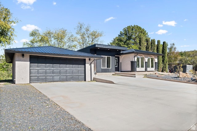 view of front facade featuring a garage