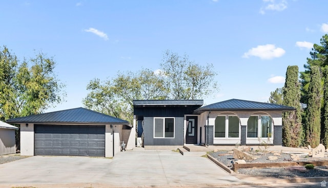 view of front of property with covered porch and a garage