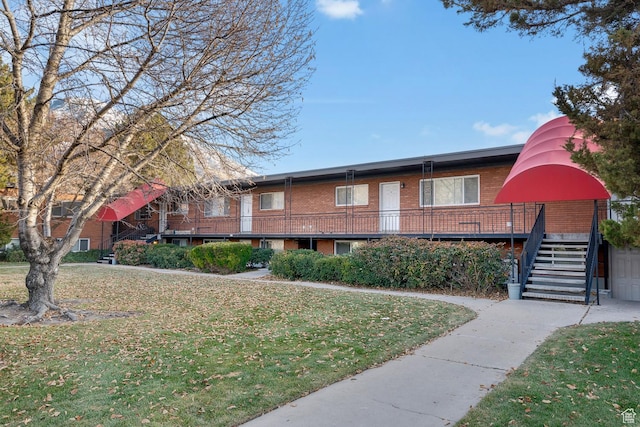 view of front of house with a front yard
